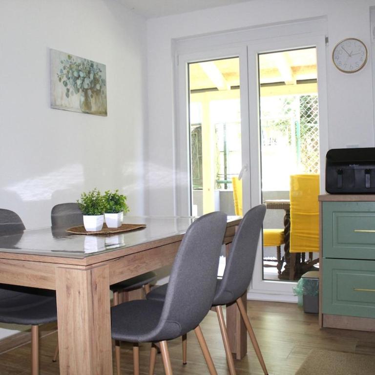 Sarajevo Modern Duplex Home - Apartman sa 3 Spavaće Sobe i Balkonom - 37