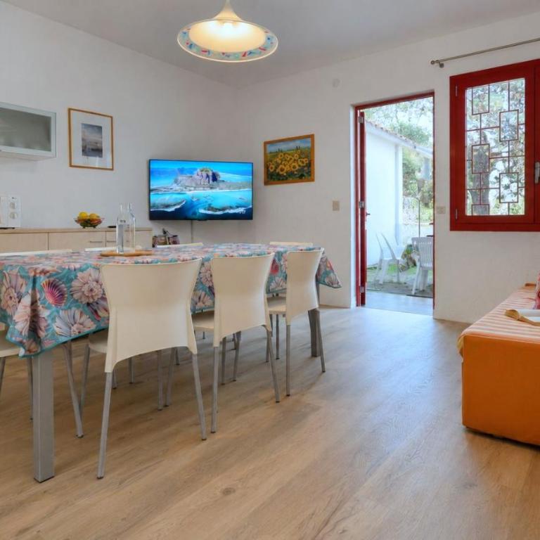 Holiday Village - Three-Bedroom Apartment - Beach included - 2