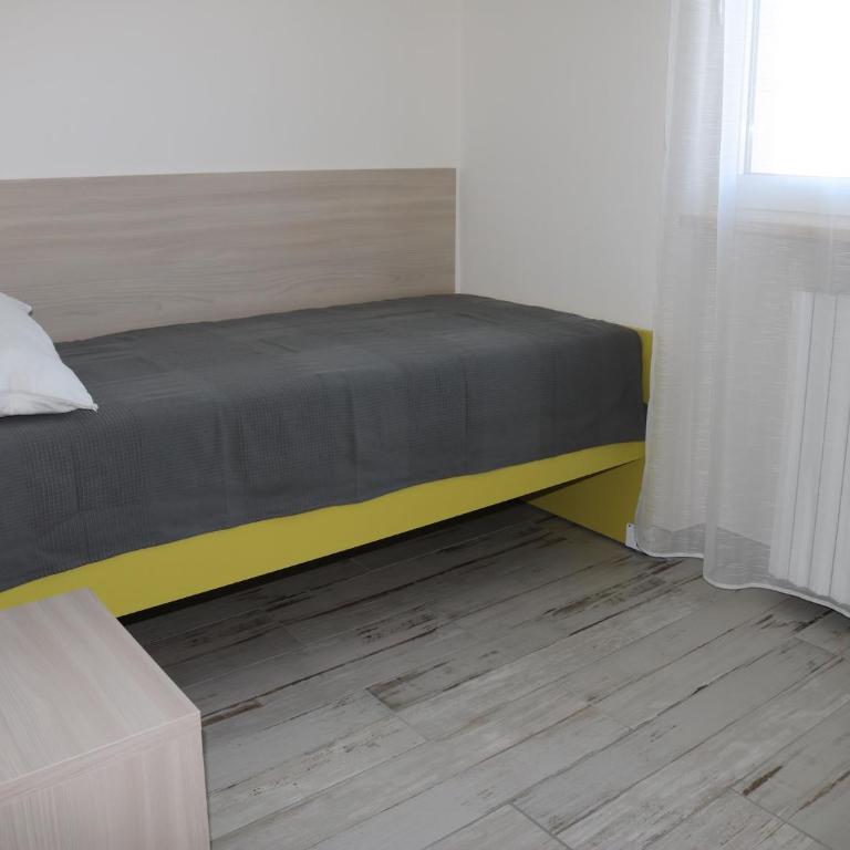 Holiday apartment near the lake, shared swimming pool - Three-Bedroom Vacation Home - 1