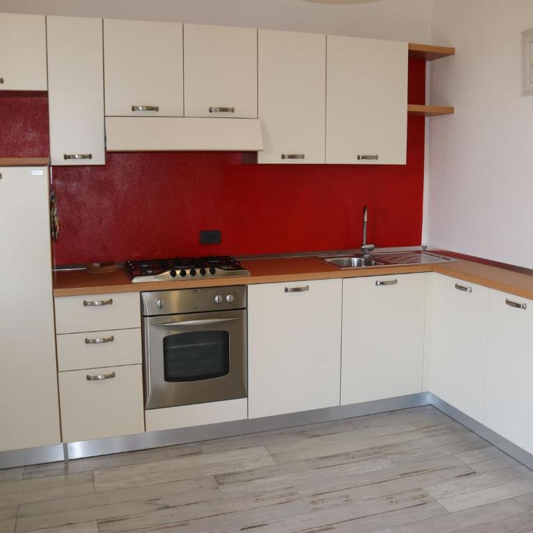 Holiday apartment near the lake, shared swimming pool - Three-Bedroom Vacation Home - 2