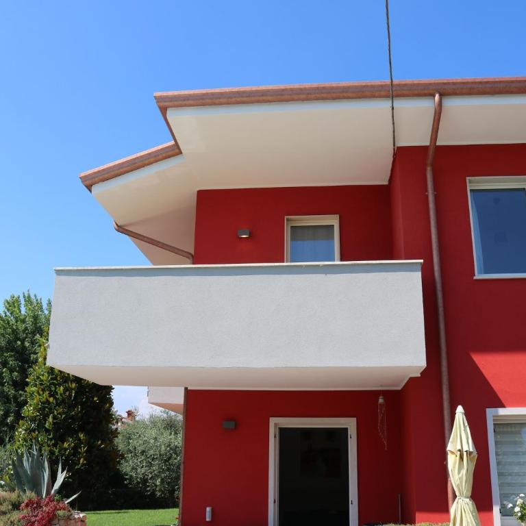 Holiday apartment near the lake, shared swimming pool - Three-Bedroom Vacation Home - 3