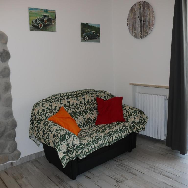 Holiday apartment near the lake, shared swimming pool - Three-Bedroom Vacation Home - 4