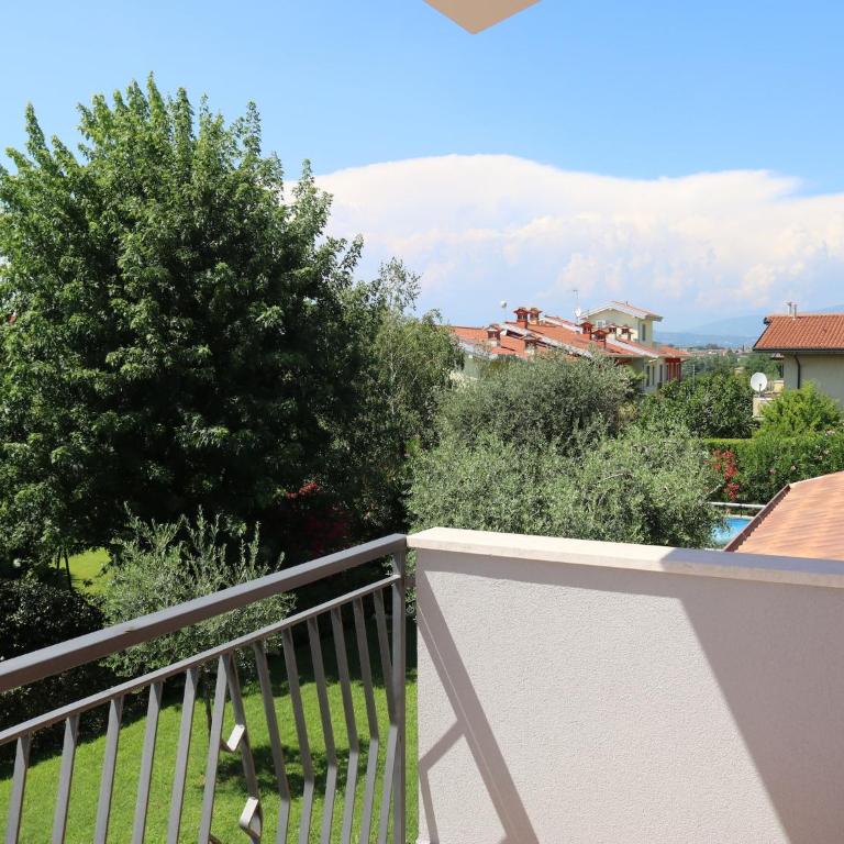 Holiday apartment near the lake, shared swimming pool - Three-Bedroom Vacation Home - 18