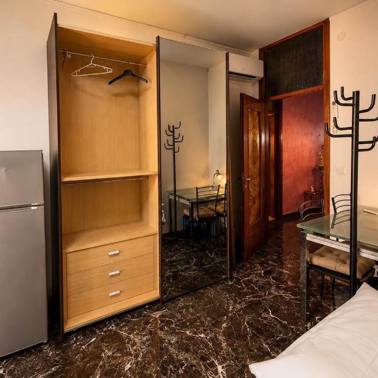 INDULGEO Home Barana - Camera Tripla con Bagno in Comune - 4