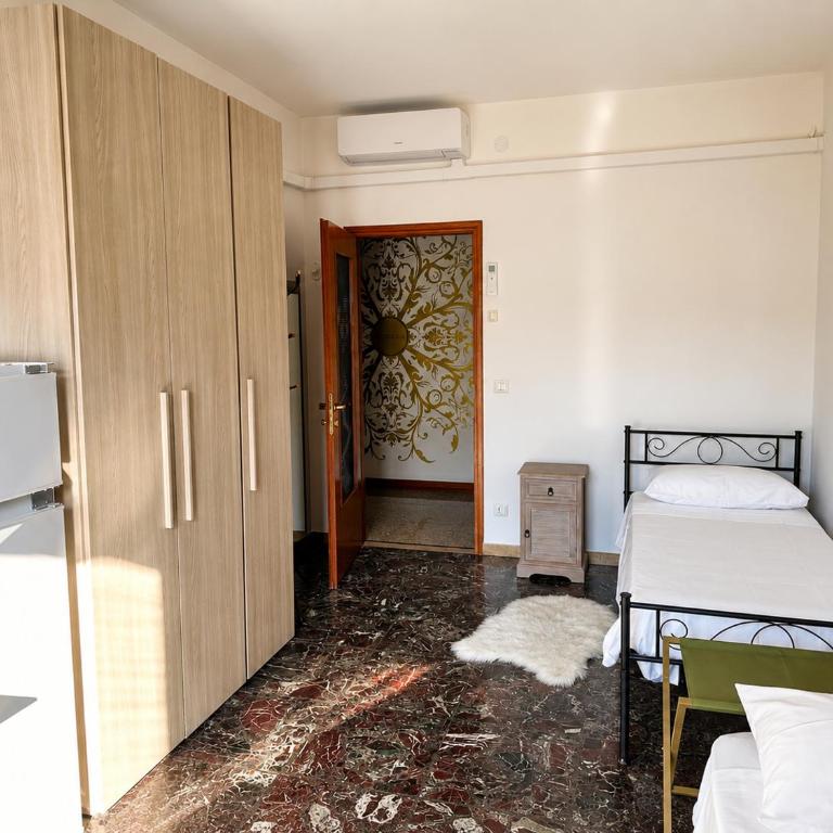 INDULGEO Home Barana - Camera Doppia con Letti Singoli e Bagno in Comune - 5