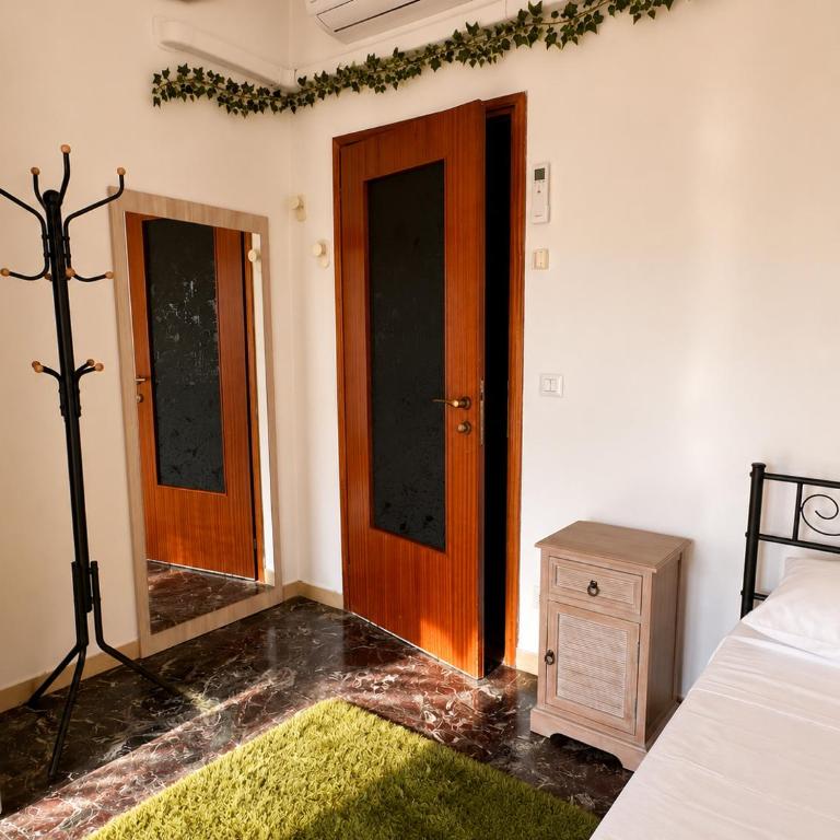 INDULGEO Home Barana - Camera Doppia con Letti Singoli e Bagno in Comune - 7