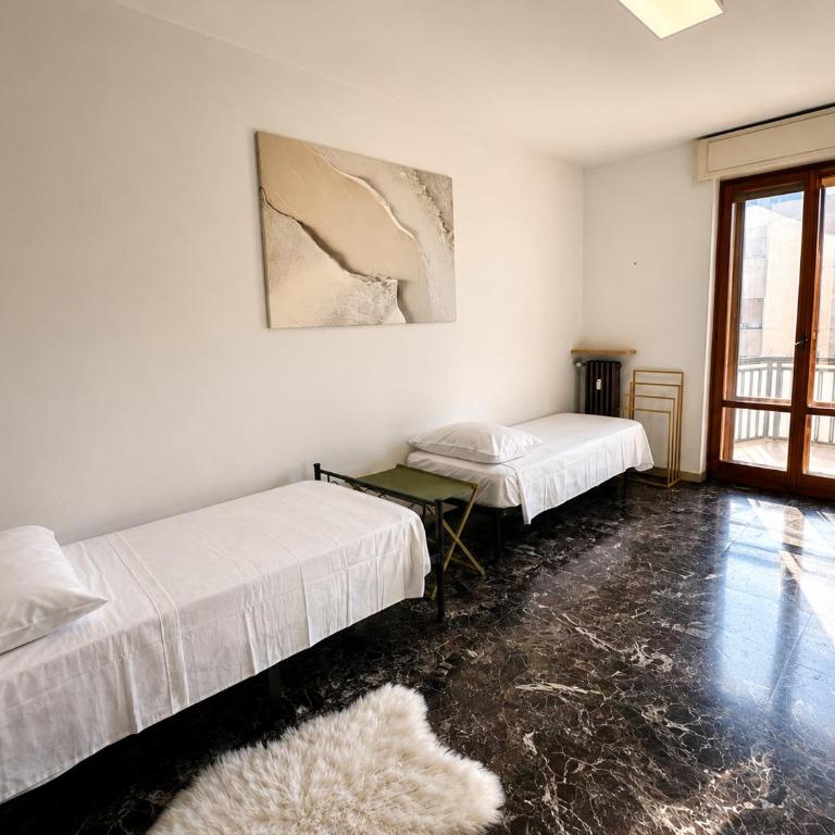 INDULGEO Home Barana - Camera Doppia con Letti Singoli e Bagno in Comune - 3