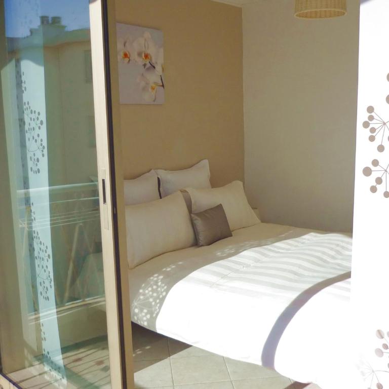 Sunny Cap View Terrace with Sea Views and AirCon - Appartement - Vue sur Mer - 16