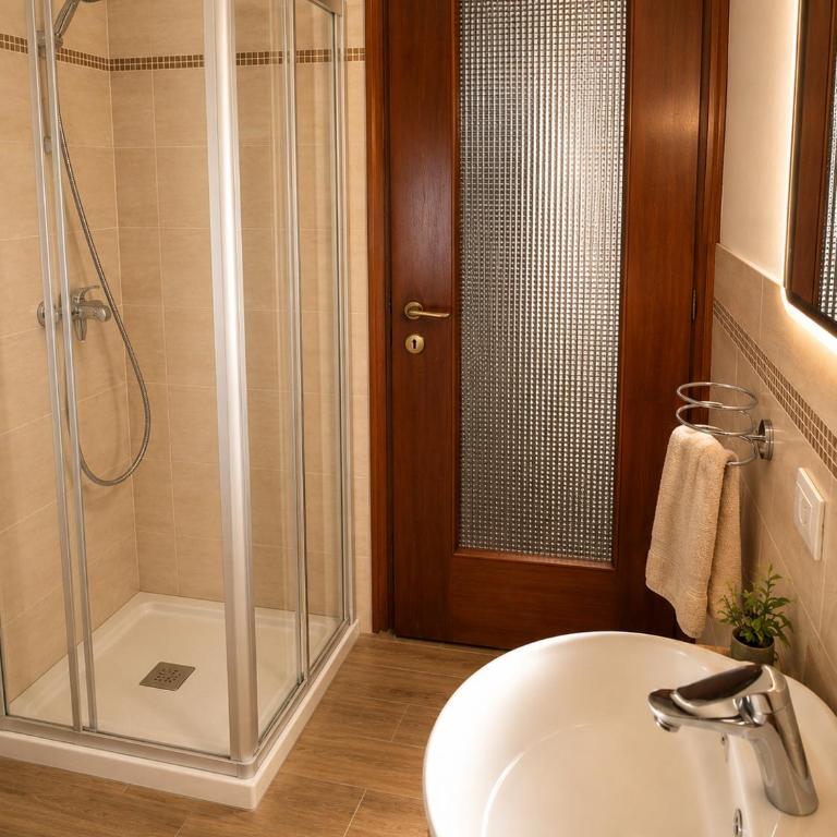 INDULGEO Home Barana - Camera Tripla con Bagno in Comune - 13