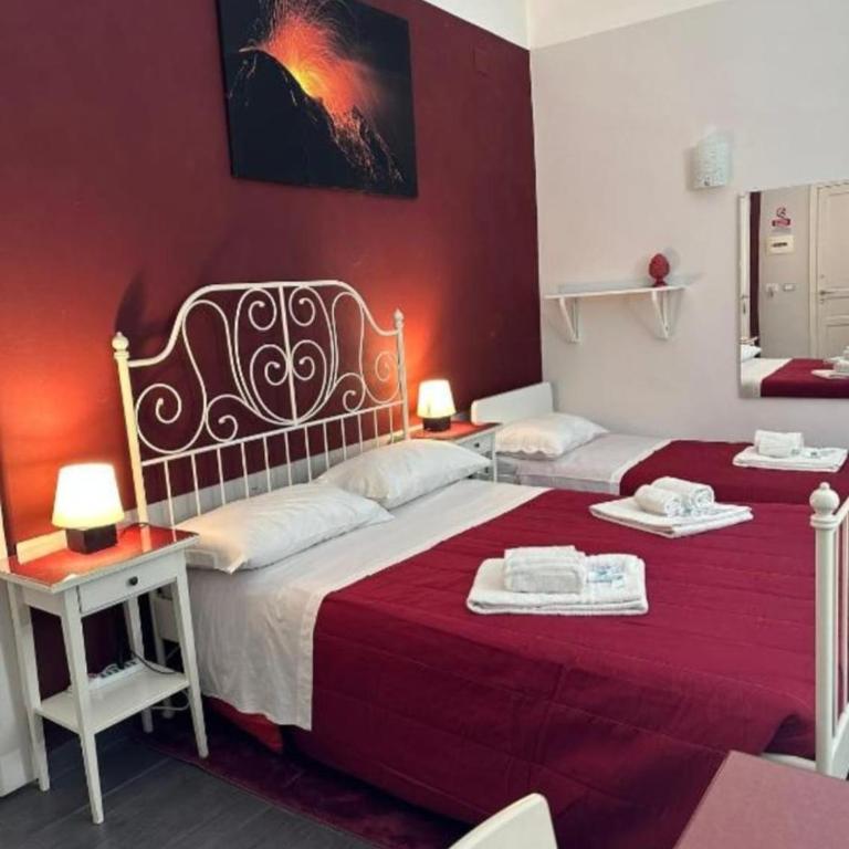 Catania city center appartaments - Triple Room with Private Bathroom - 3