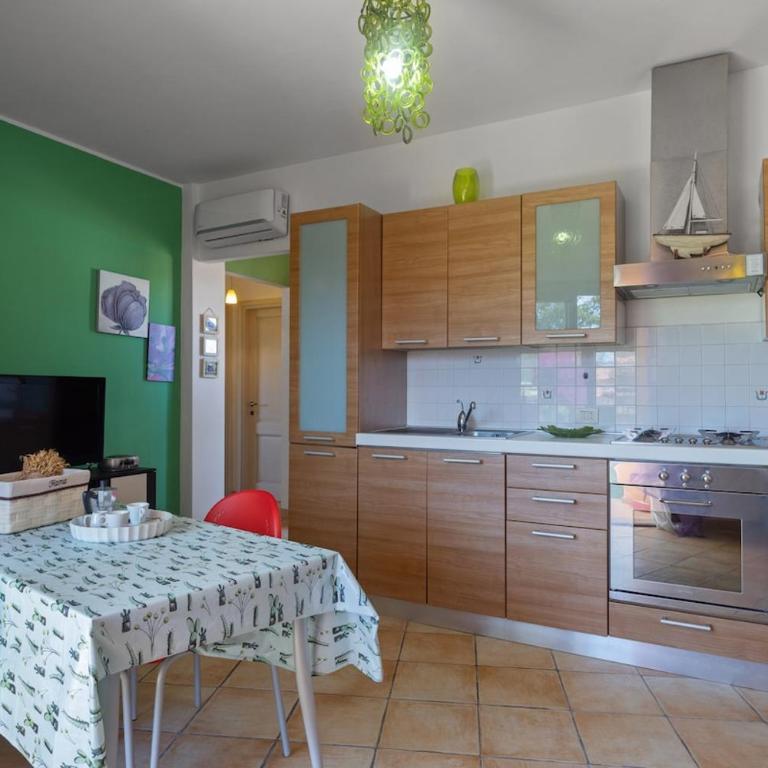 Villa Smeralda - Pool, Private Garden & Beach 100m - Appartamento con 2 Camere da Letto - 5