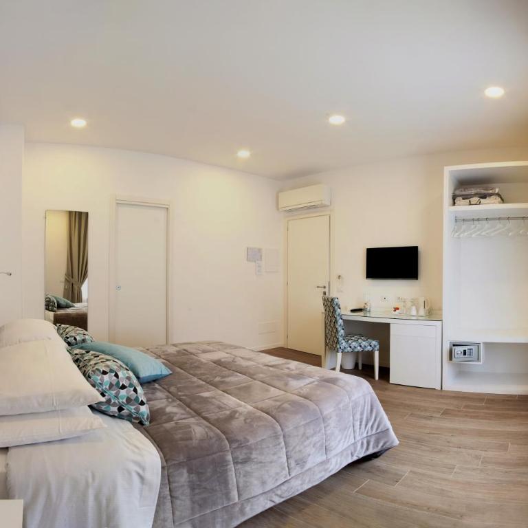 Dea Guest House - Camera Matrimoniale/Doppia con Letti Singoli con Bagno - 4