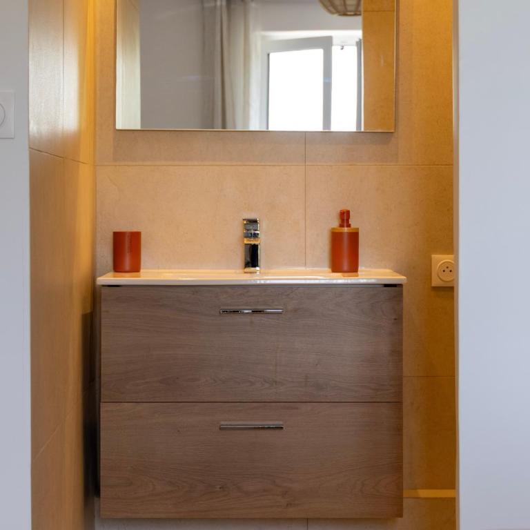 Maison L'Escale, proche des bords de Loire, 6 chambres avec sdb privée, jardin & terrasse - Maison 6 Chambres - 13