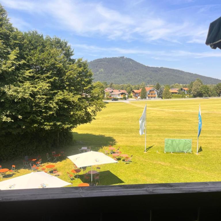 großes Doppelzimmer in Hotel im Herzen von Inzell - Apartment mit 1 Schlafzimmer - 2