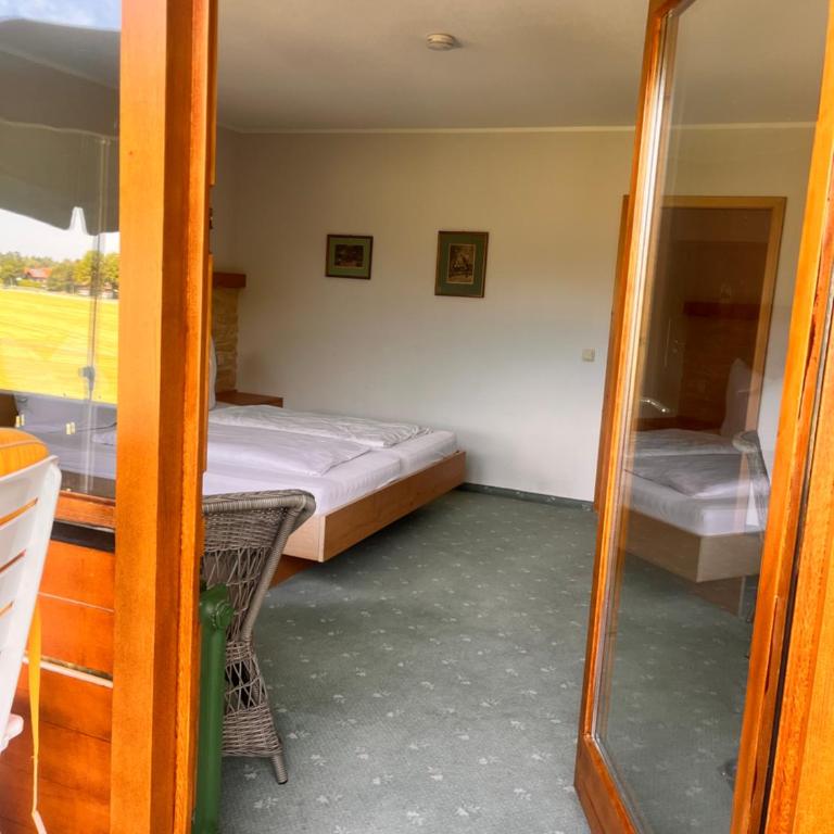 großes Doppelzimmer in Hotel im Herzen von Inzell - Apartment mit 1 Schlafzimmer - 14