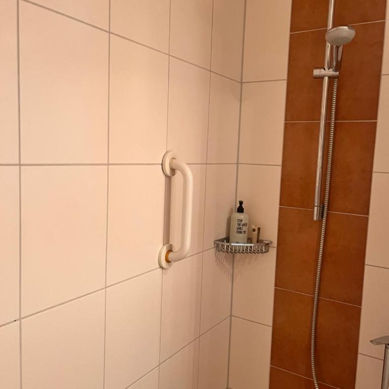 großes Doppelzimmer in Hotel im Herzen von Inzell - Apartment mit 1 Schlafzimmer - 15