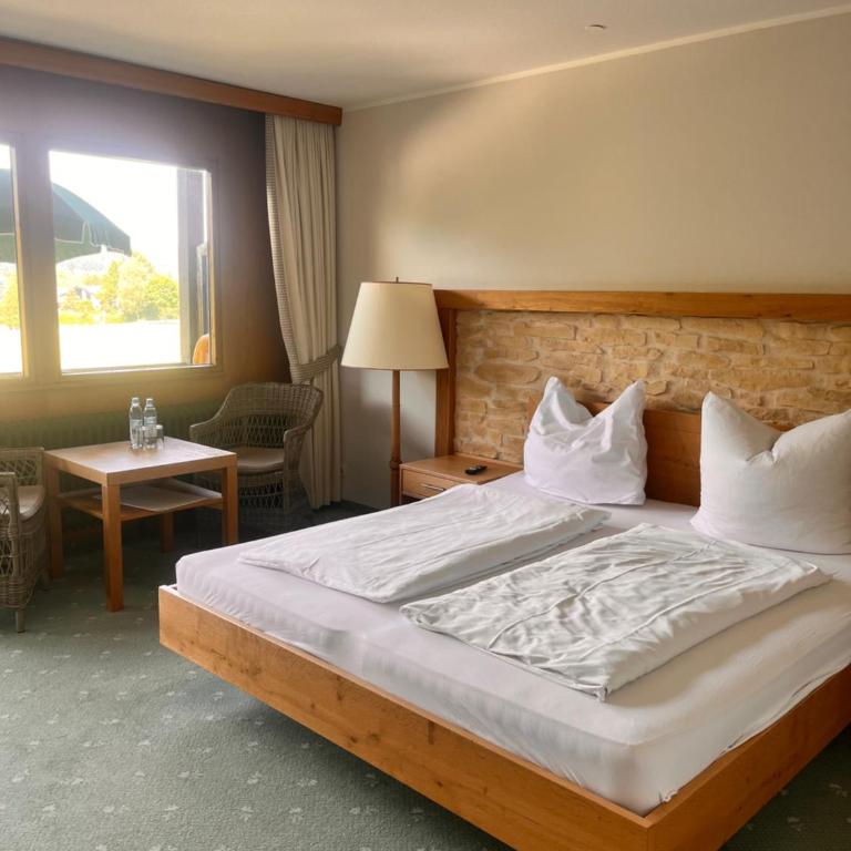 großes Doppelzimmer in Hotel im Herzen von Inzell - Apartment mit 1 Schlafzimmer - 16