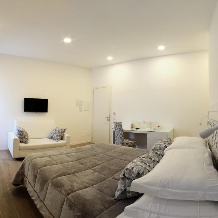Dea Guest House - Camera Tripla Deluxe - 1