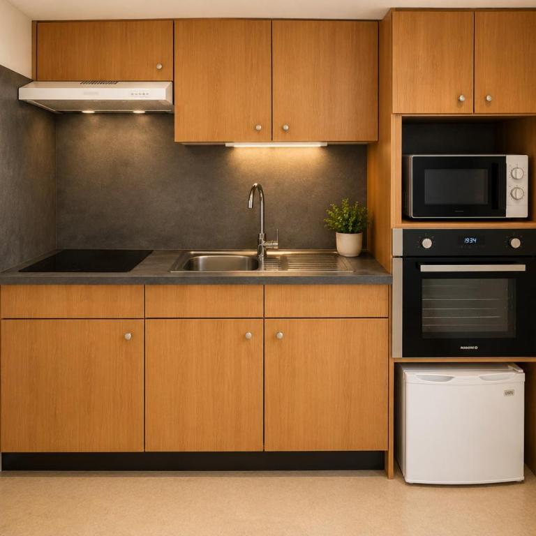 Apartment with balcony near beach & center - Apartment - 3