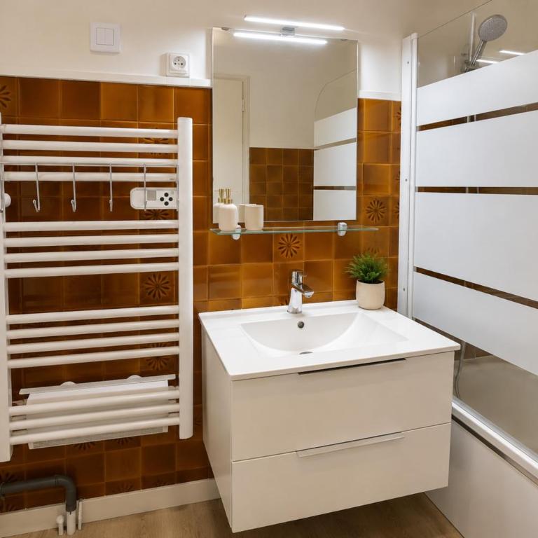 Apartment with balcony near beach & center - Apartment - 6