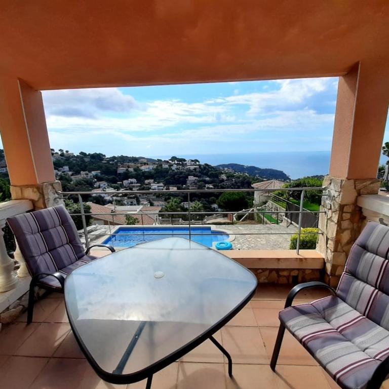 House with Swimming pool Beach Stunning Sea View - Four-Bedroom House - 28