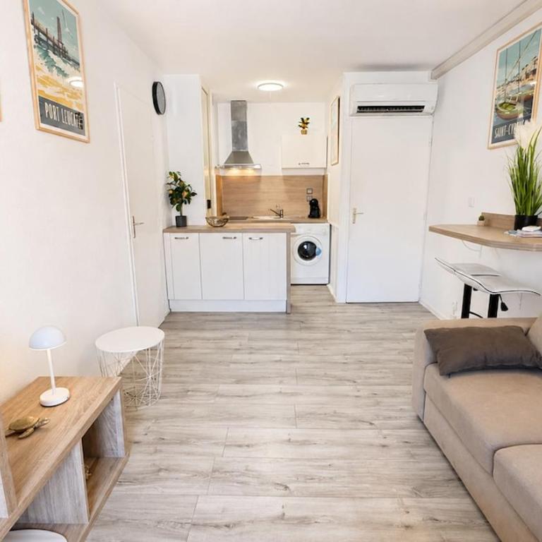 Cosy Catalan apartment, AC, walk to beach and shops - Two-Bedroom Apartment - 20