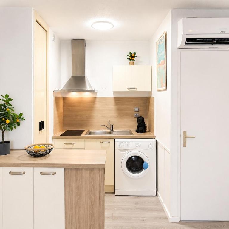 Cosy Catalan apartment, AC, walk to beach and shops - Two-Bedroom Apartment - 3
