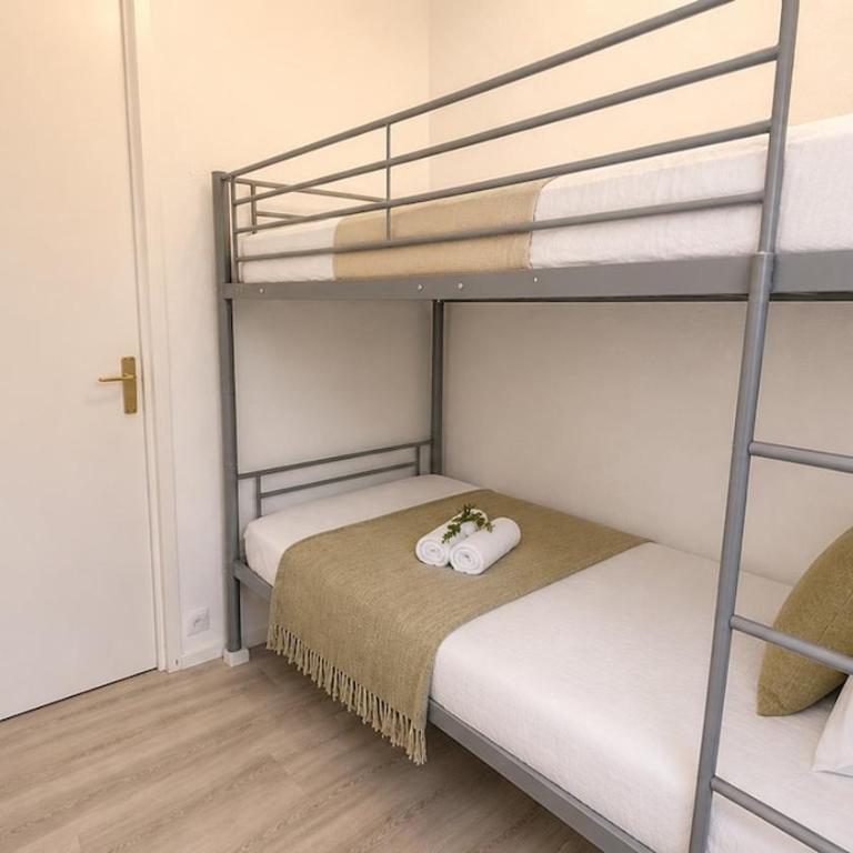 Cosy Catalan apartment, AC, walk to beach and shops - Two-Bedroom Apartment - 12