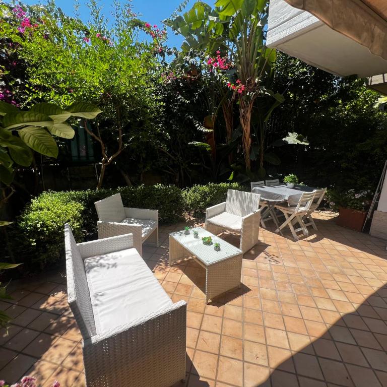 The garden on the sea - One-Bedroom Apartment with Garden - 1