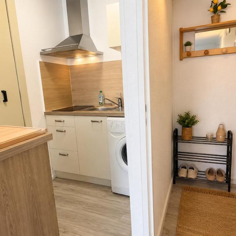 Cosy Catalan apartment, AC, walk to beach and shops - Two-Bedroom Apartment - 7