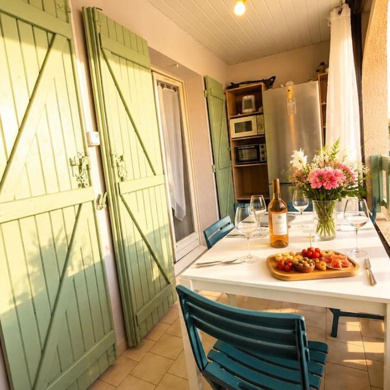 Cosy Catalan apartment, AC, walk to beach and shops - Two-Bedroom Apartment - 19