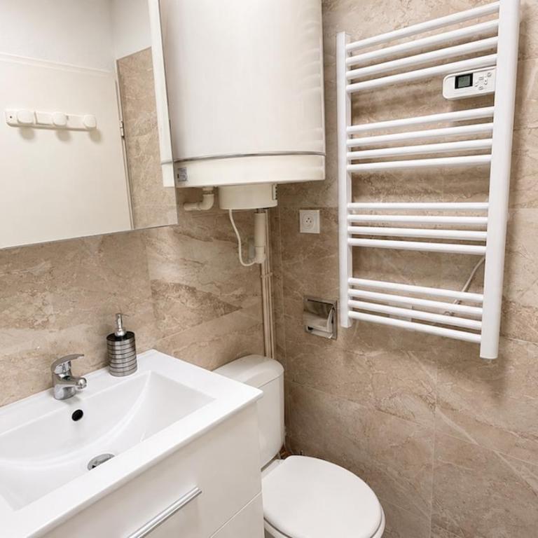 Cosy Catalan apartment, AC, walk to beach and shops - Two-Bedroom Apartment - 29