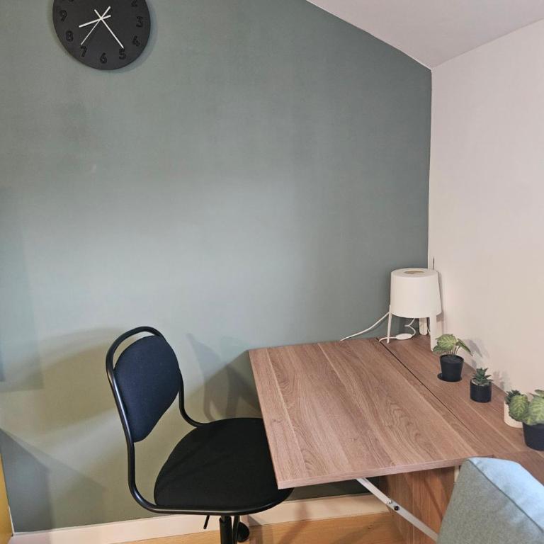 Yellow Dot Modern Studio in Grbavica, Novi Sad - One-Bedroom Apartment - 4