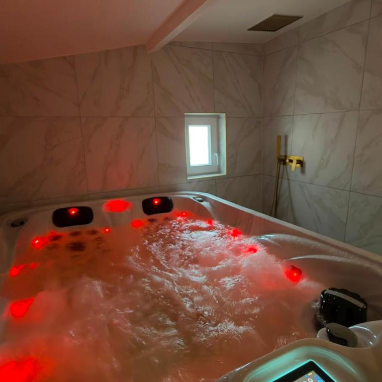 Home cinéma jacuzzi - Apartment - 11