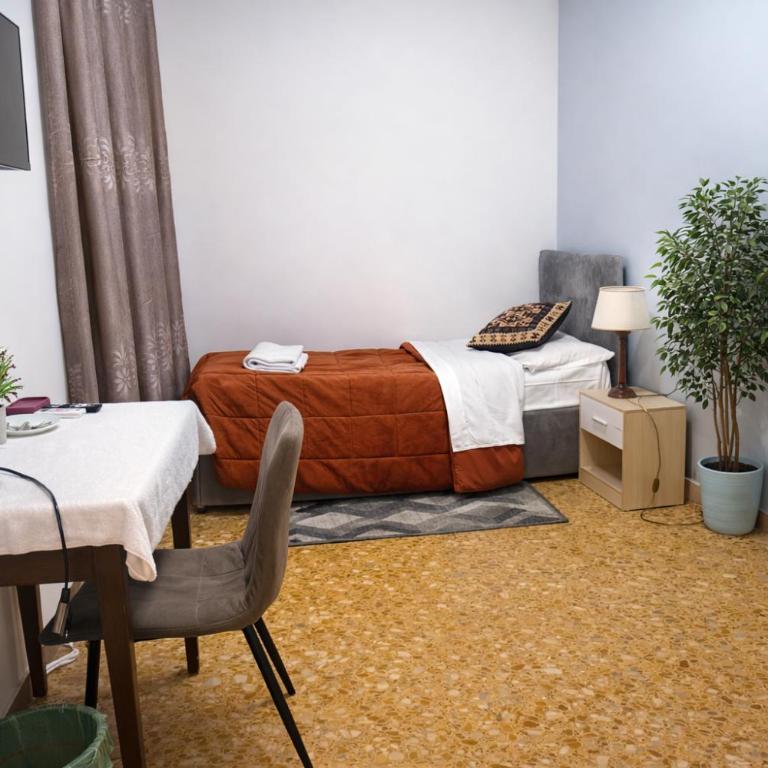 NEXT Palace - Camera Singola Standard con Bagno in Comune - 2