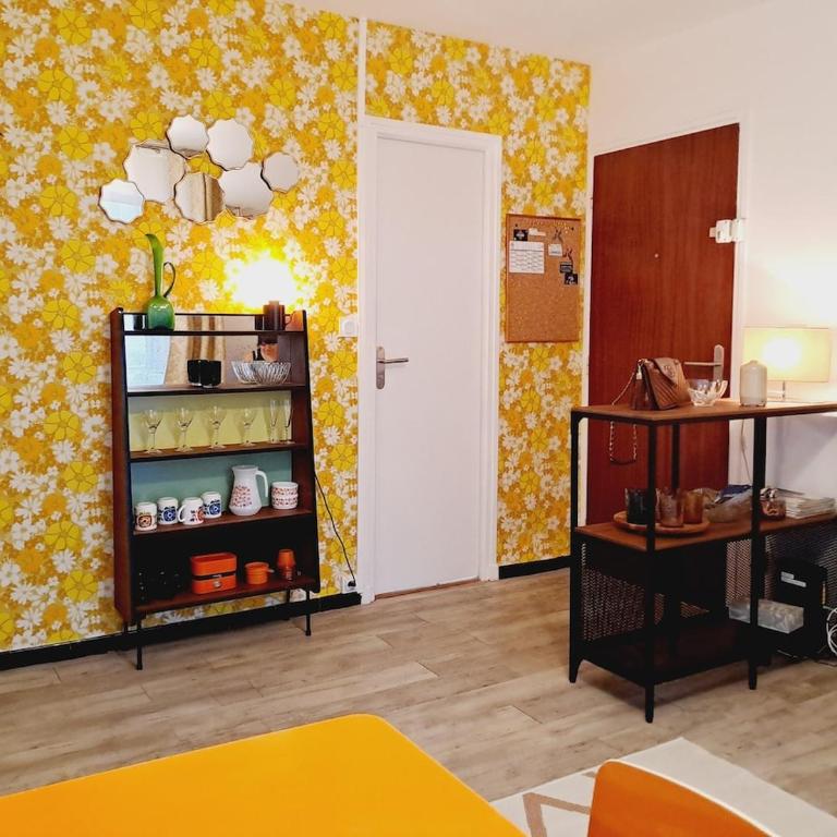 Appartement T2 déco 70's rénové à 300m de la plage - Apartment mit 1 Schlafzimmer - 1