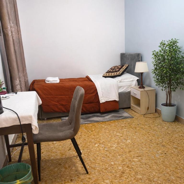 NEXT Palace - Camera Singola Standard con Bagno in Comune - 4