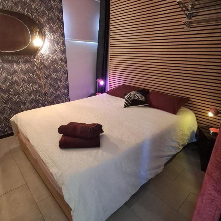 Appartement T2 déco 70's rénové à 300m de la plage - Apartment mit 1 Schlafzimmer - 2