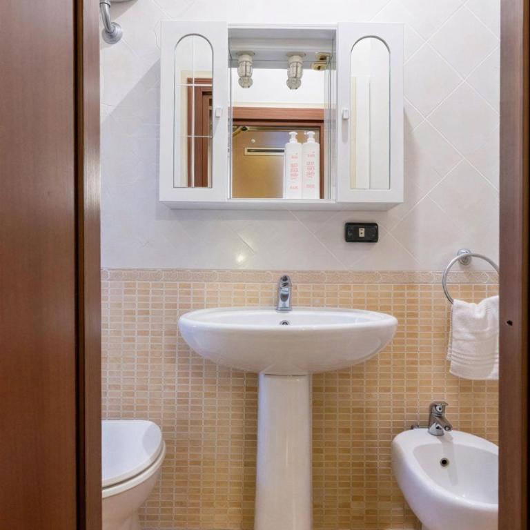 Napoli centro, dimora storica con mura greche - Appartamento Deluxe con 2 Camere da Letto - 4