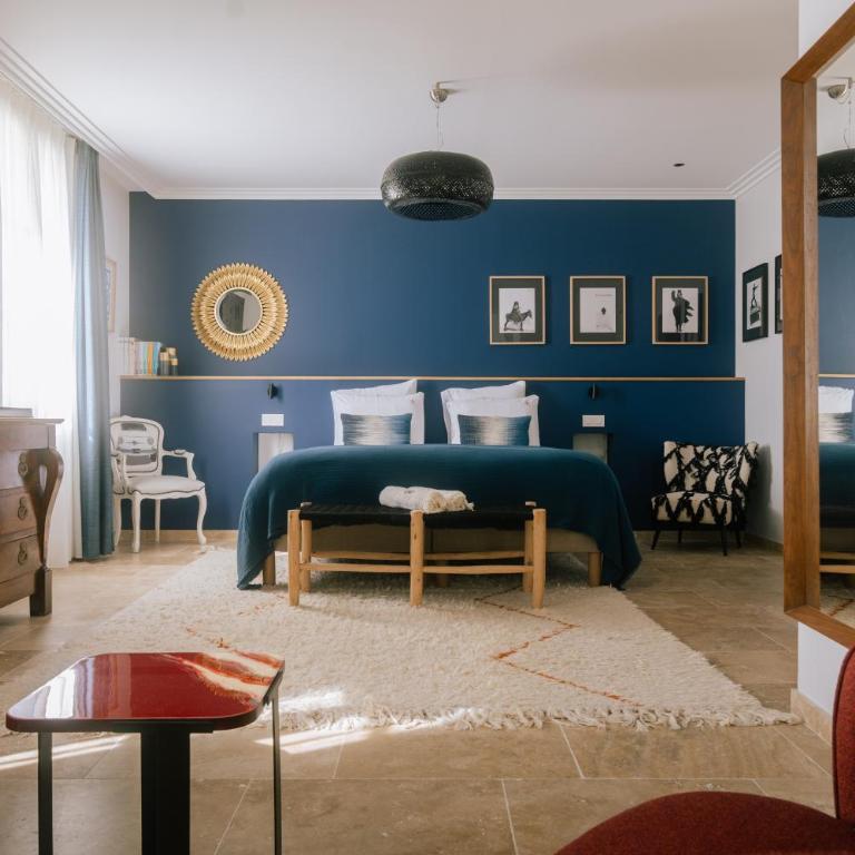 MARCELLE EN CAMARGUE - intra muros - piscine et jardin - petit déjeuner compris - Chambre Lit King-Size Deluxe - 9