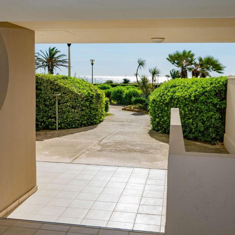 Appartement moderne avec climatisation, balcon et parking - FR-1-696-63 - Apartment - 17