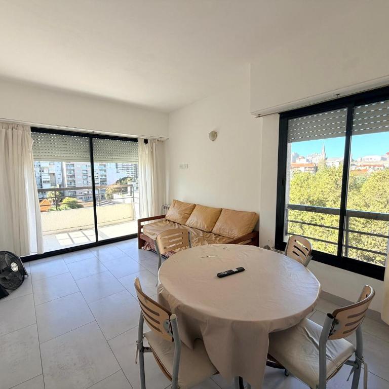 2 AMBIENTES con BALCÓN en ZONA GUEMES - Apartamento de 1 dormitorio - 1