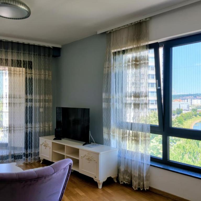 ILiDZA SKY - Three-Bedroom Apartment with Water View - 9