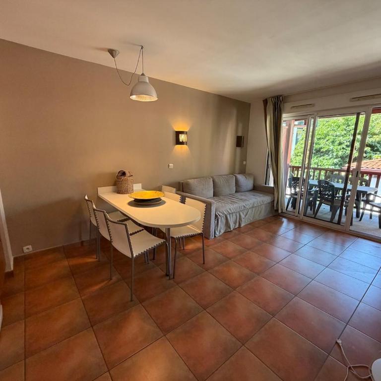 T3 résidence 4 étoiles piscine et 400 m plage Erromardie - Appartement 3 Chambres - 6