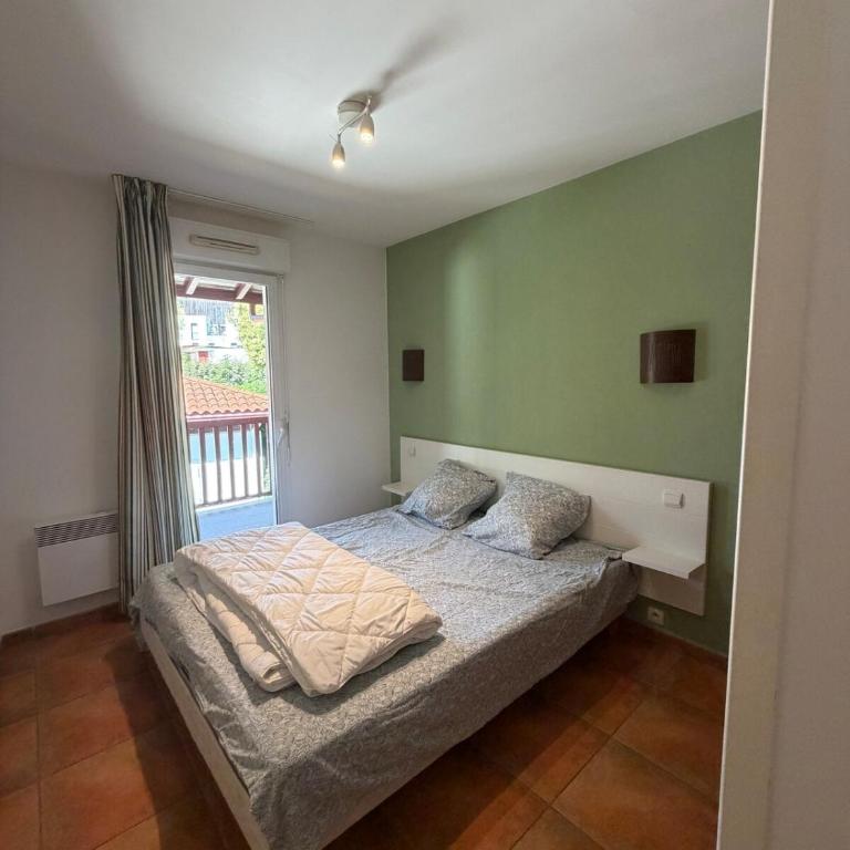 T3 résidence 4 étoiles piscine et 400 m plage Erromardie - Appartement 3 Chambres - 9