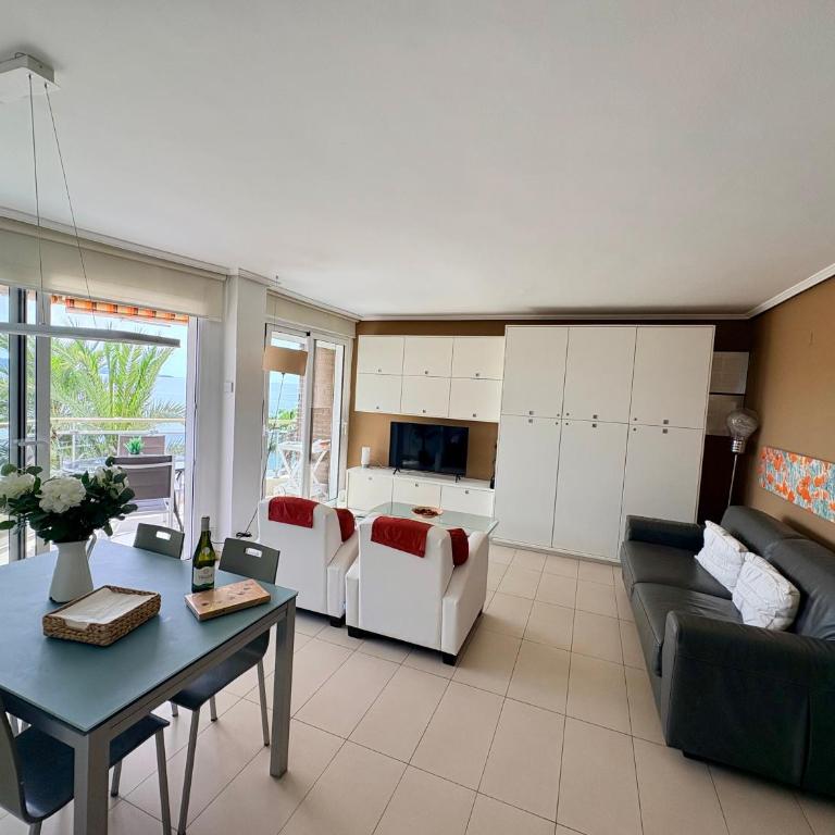 Apartamento frente al mar con WIFI y parking. - Appartement 3 Chambres - 8