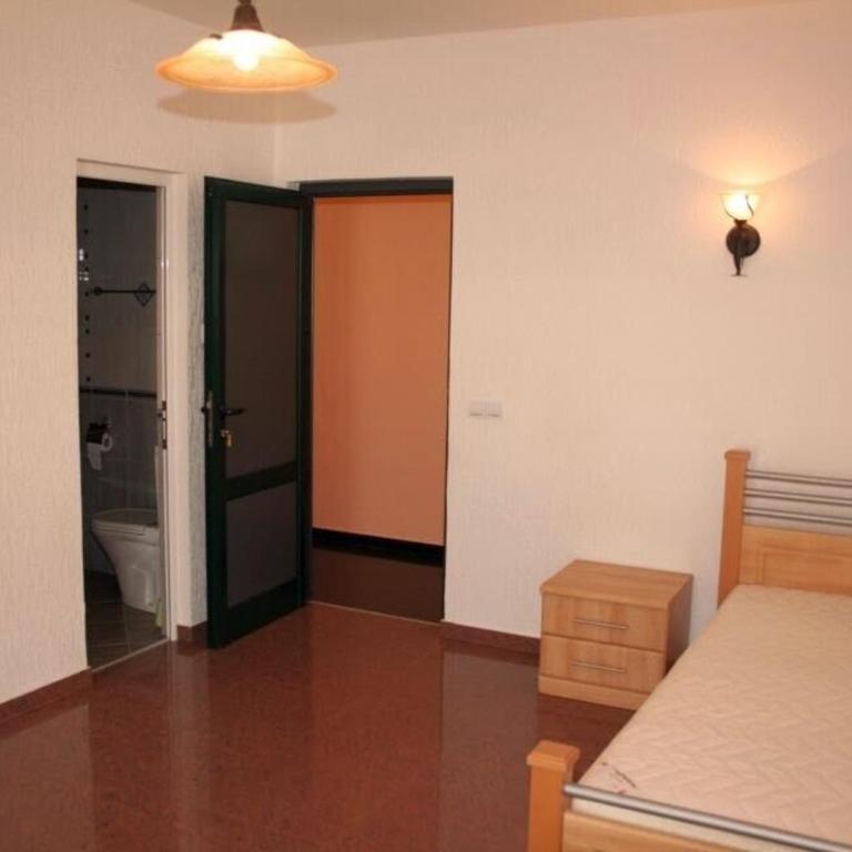 Villa Petrovac Guesthouse Rooms - Deluks Dvokrevetna Soba sa Zasebnim Krevetima - 15