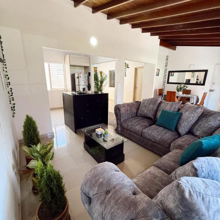 Apartamento amplio para grupos, a pasos del Estadio Atanasio - Laureles - Three-Bedroom Apartment - 2