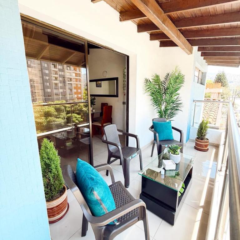 Apartamento amplio para grupos, a pasos del Estadio Atanasio - Laureles - Three-Bedroom Apartment - 3