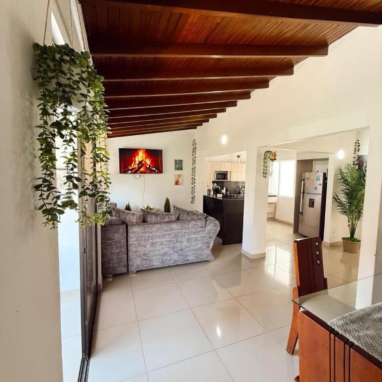 Apartamento amplio para grupos, a pasos del Estadio Atanasio - Laureles - Three-Bedroom Apartment - 4